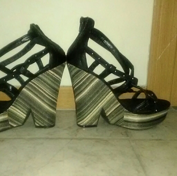 Fahrenheit Platform Open Toe Sandals EUC! - Picture 3 of 6